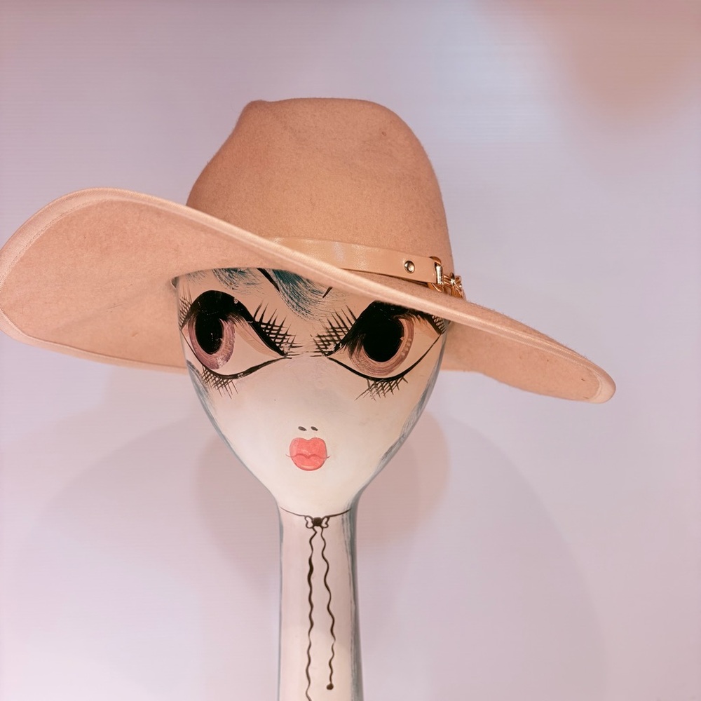 H&M Cream Coloured Faux Suede Wide Brim Ham Buckle Detail - Size Medium